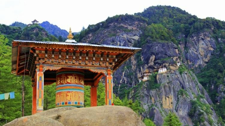 Way to the tiger nest bhutan