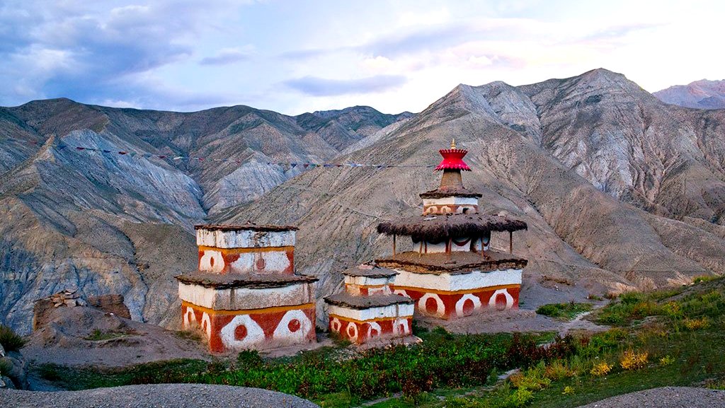 March trek and tour in Nepal